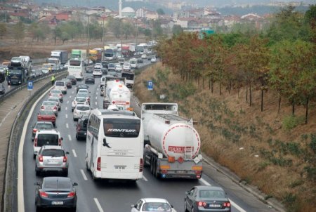 Kocaeli TEM’de bayram trafiği yoğunluğu