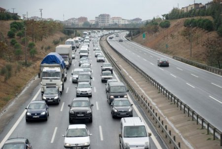 Kocaeli TEM’de bayram trafiği yoğunluğu