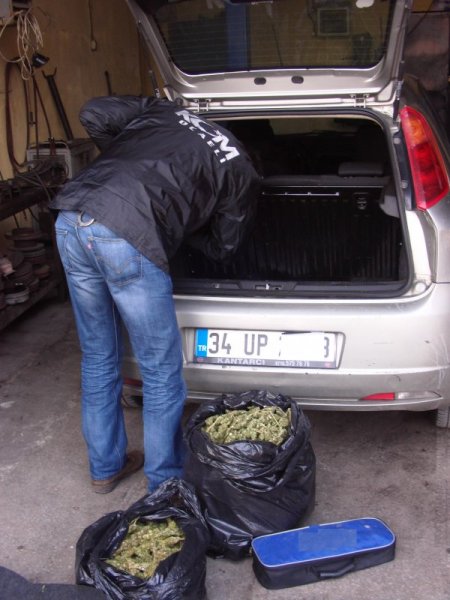 Kocaeli'de 17 Kilogram Kubar Esrar Ele Geçirdi