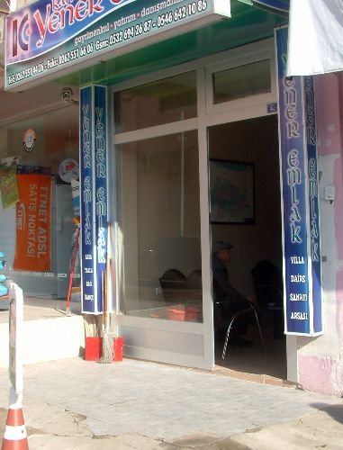 Kocaeli'de Emlakçı Dükkanı Kurşunlandı