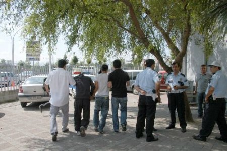 Kocaeli'den Çaldıkları Kamyonu Mardin'de Satan Hırsızlar Yakalandı