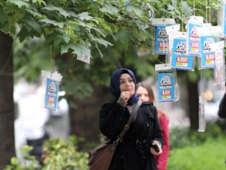 Kocaeli'nde ağaçlar kitap açtı, halk kitapları kapıştı