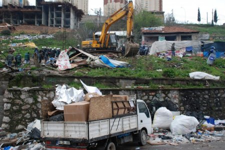 Kocaeli'nde baraka yıkımında gerginlik