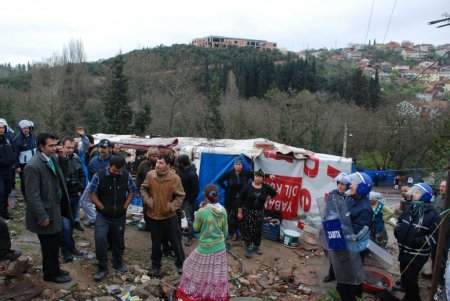 Kocaeli'nde baraka yıkımında gerginlik