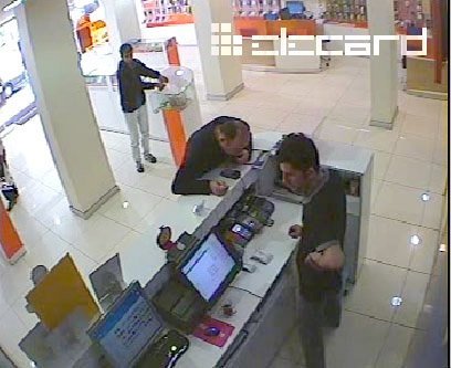 Kocaeli'nde cep telefonu hırsızlığı kameralara yansıdı