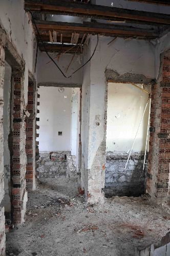 Kocaeli'nde Harabe Ev Yapay Deprem Merkezi Oluyor