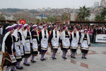Kocaeli'nde Nevruz kutlamaları renkli görüntülere sahne oldu