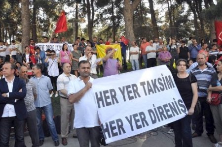 Kocaeli'nde Taksim'deki ağaç kesimine tepki