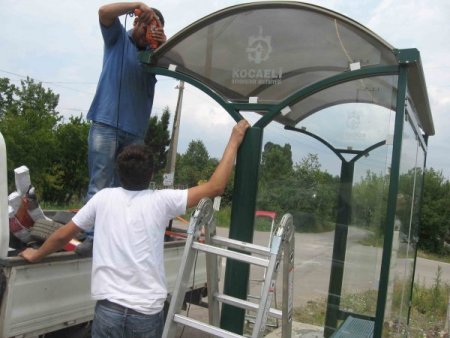 Kocaeli'nde yolcu durakları yenileniyor