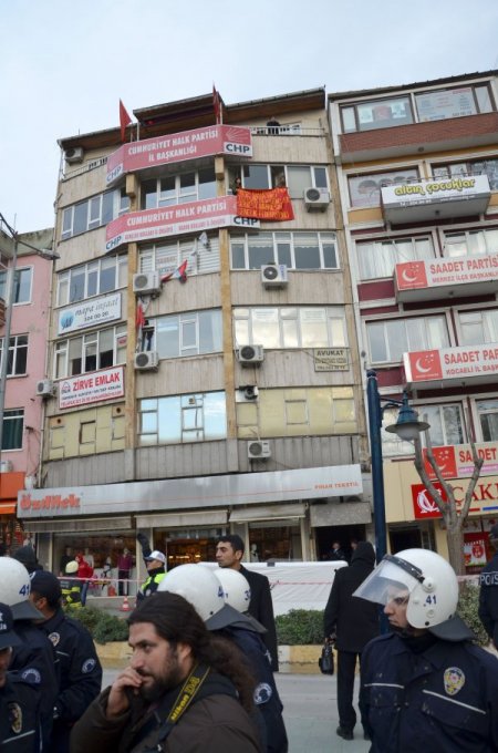 Kocaeli'ndeki eylemciler bu kez de CHP binasında gösteri yaptı