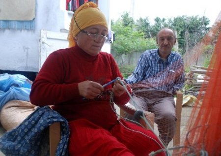 Kocası engelli kadın, balıkçılık yaparak çocuklarını okutuyor