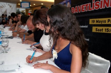 'Koğuş Akademisi' oyuncuları Kütahyalılarla buluştu (Özel)