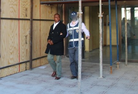 Kokain kuryelerine operasyon polis kamerasında