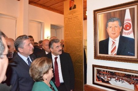 'Köksal Toptan Armağan Eserler Daimi Sergi Salonu' açıldı