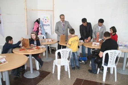 Kolej öğrencilerinin zeka oyunları ilgi gördü