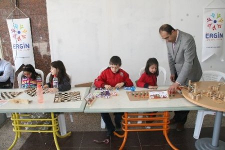 Kolej öğrencilerinin zeka oyunları ilgi gördü