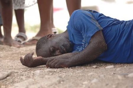 Koleranın Vurduğu Haiti'de Kimse Yok Mu Derneği Hastane Yapıyor