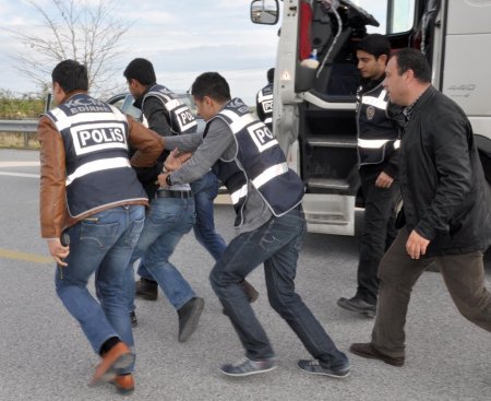 KOM polisi uluslararası yolda 106 kilogram eroin ele geçirdi