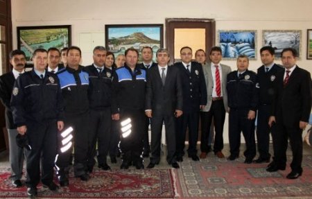 Komiserin resim sergisi büyük ilgi gördü