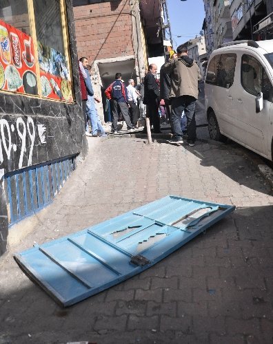 Kompresör bomba gibi patladı