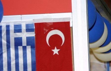 Komşu standından barış mesajı