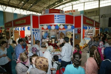 Komşu standından barış mesajı