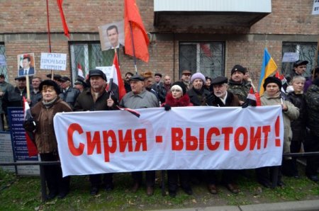 Komünistler, Türkiye'nin Kiev Büyükelçiliği önünde Esed'e destek eylemi yaptı