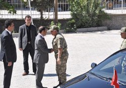 Komutanlar, Hakkari Valisi Türker’i Ziyaret Etti