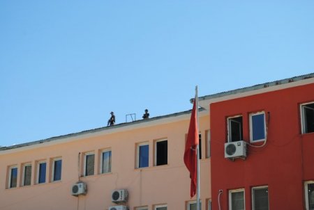 Komutanlar, Hakkari Valisi Türker’i Ziyaret Etti