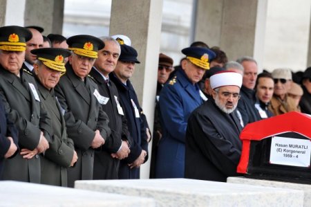Komutanlar Tam Kadro Cenaze Törenine Katıldı