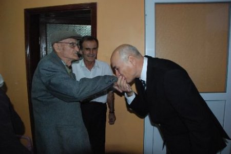 Komutanlardan Atatürk'ün Naaşı Başında Nöbet Tutan Kalmaz'a Bayram Ziyareti