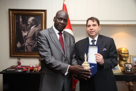 Konak Belediyesi ile Batı Afrika Freetown Belediyesi arasında işbirliği