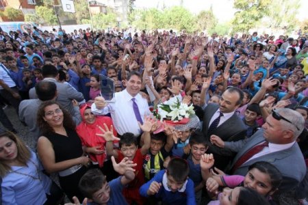 Konak Belediyesi okullara 10 milyon lira katkı yaptı