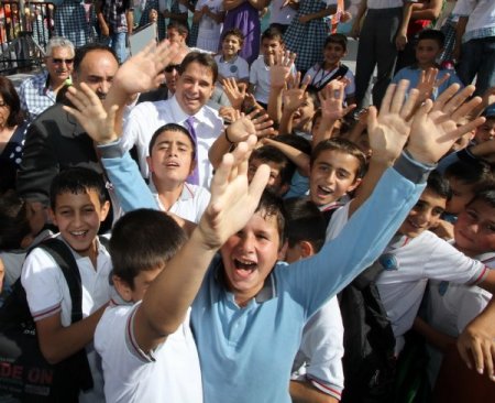 Konak Belediyesi okullara 10 milyon lira katkı yaptı