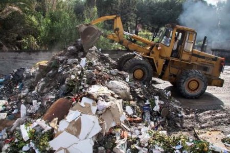 Konak Belediyesi Sokaklara Koyulan Moloz Ve Eski Eşyaları Alacak