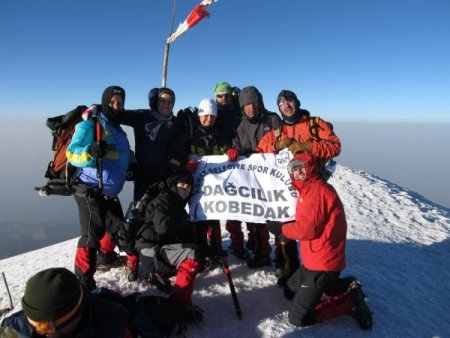 Konaklı Dağcılar Ağrı Dağı zirvesinde