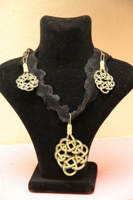 Konaklı kadınlar Osmanlı takılarını öğreniyor