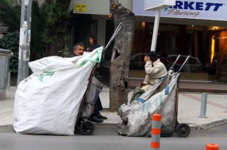 Konak'ta Hurda Kâğıt Toplayıcıları Düzene Sokulacak