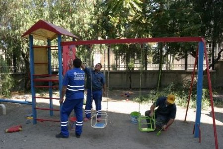 Konak'ta Parklar Acil Ekiple Onarılıyor