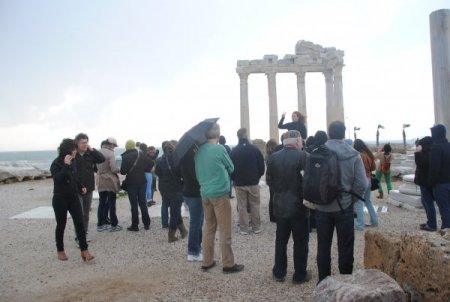 Kongre için gelen akademisyenler arkeolojik varlıkları da yakından tanıyor