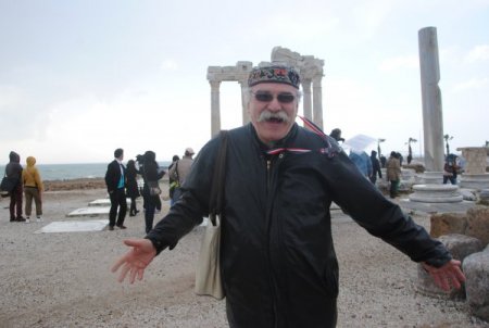 Kongre için gelen akademisyenler arkeolojik varlıkları da yakından tanıyor