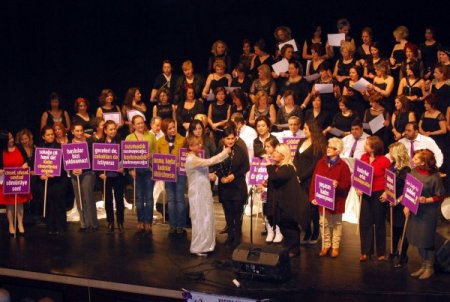 Konser geliri kadına şiddete karşı kullanılacak