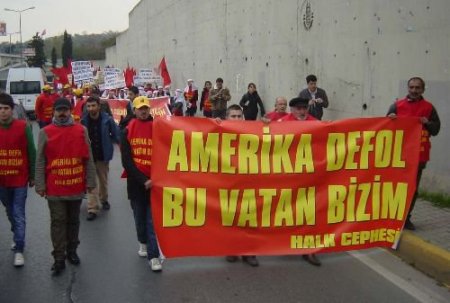 Konsolosluk Önünde Temsili Amerika Kuklasını Yaktılar