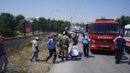 Kontrolden Çıkan Otomobil Karşı Şeride Geçti: 3 Yaralı