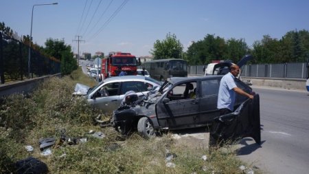 Kontrolden Çıkan Otomobil Karşı Şeride Geçti: 3 Yaralı