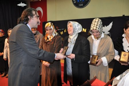 Konuralp Koleji En Çok Fidan Diken Ve Kitap Okuyan Aileleri Ödüllendirdi