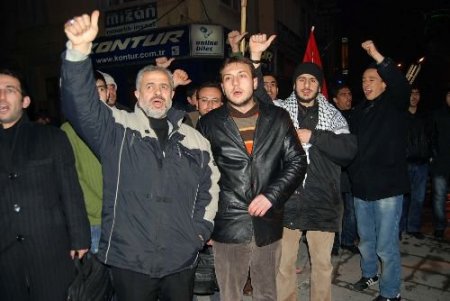 Konya'da, Filistin'e Gidecek Yardım Konvoyuna İzin Vermeyen Mısırlı Yetkililere Protesto