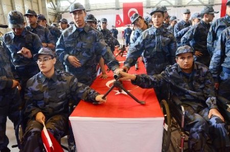 Konya’da 75 engelli bir günlüğüne asker oldu