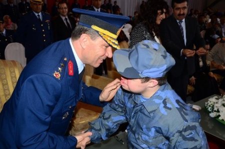 Konya’da 75 engelli bir günlüğüne asker oldu