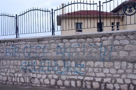 Konya'da Duvarlara 'bir Gece Ansızın Gelebiliriz' Yazıldı
